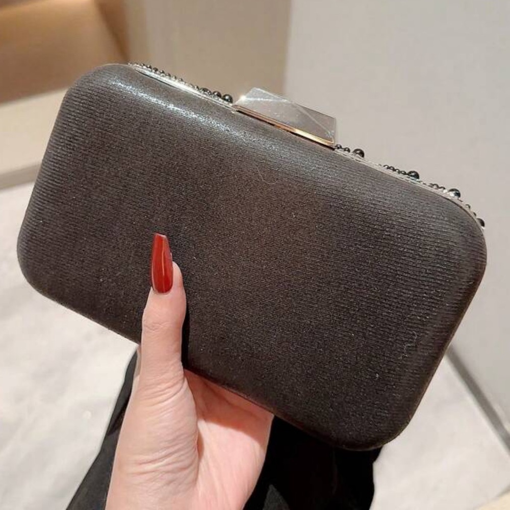 💎 Embellished Clutch 💎 - Picture 2 of 5